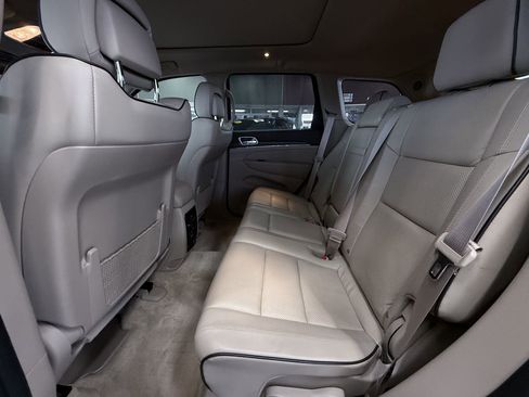 Used 2018 Jeep Grand Cherokee Overland image 27