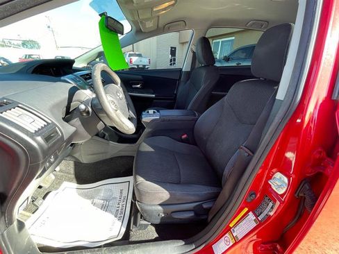 Used 2017 Toyota Prius V Five image 7