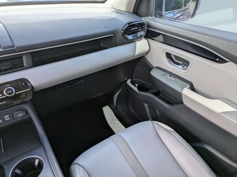 Used 2025 Honda Pilot EX-L image 18