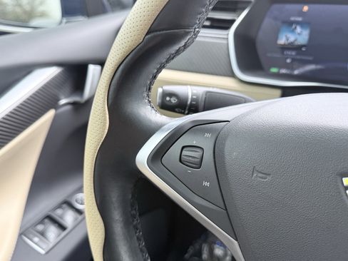 Used 2017 Tesla Model X 75D image 62