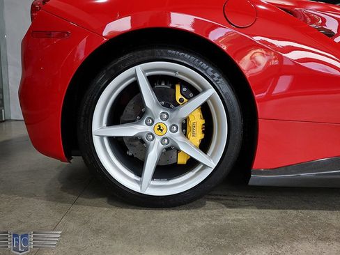 Used 2018 Ferrari 488 GTB RWD image 43