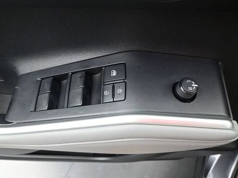 Used 2021 Toyota Highlander XLE FWD image 9