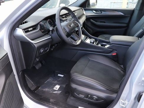 New 2025 Jeep Grand Cherokee Altitude AWD/4WD image 9