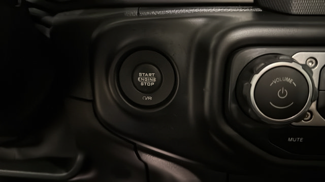 Used 2020 Jeep Wrangler Unlimited Sahara AWD/4WD image 22