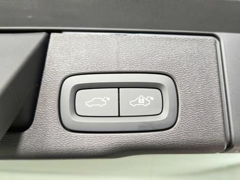 Certified 2025 Volvo XC60 B5 Ultra w/ Protection Package Premier AWD/4WD image 39