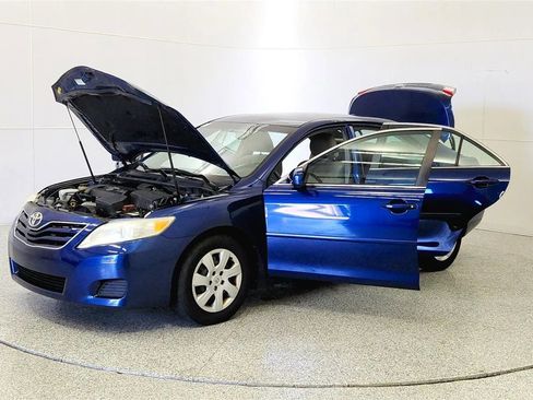 Used 2010 Toyota Camry SE FWD image 10