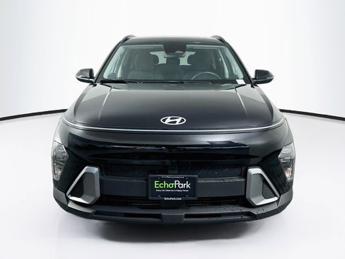 Used 2025 Hyundai Kona SEL FWD image 2