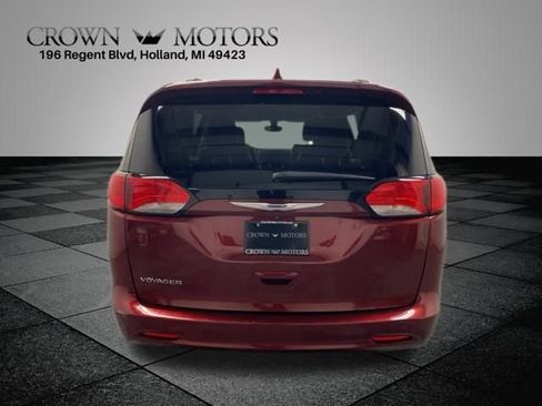 Used 2020 Chrysler Voyager Lxi image 6