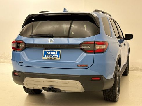 Used 2025 Honda Pilot TrailSport image 9