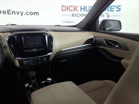 Used 2022 Chevrolet Traverse LS image 14