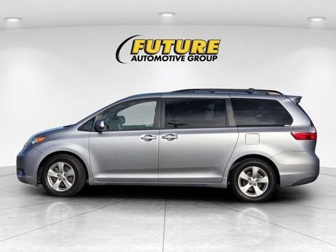 Certified 2017 Toyota Sienna LE FWD image 9