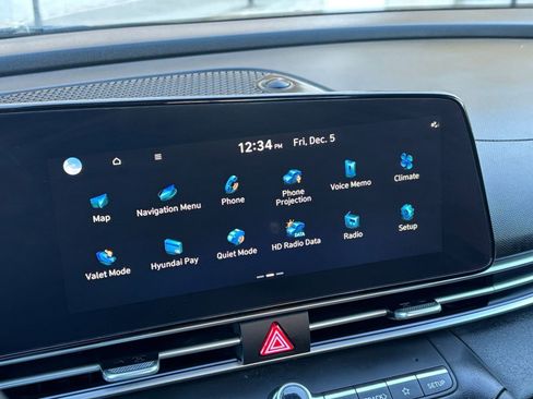 Used 2025 Hyundai Elantra SEL image 20