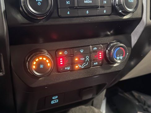 Used 2020 Ford F250 XLT w/ XLT Premium Package image 30