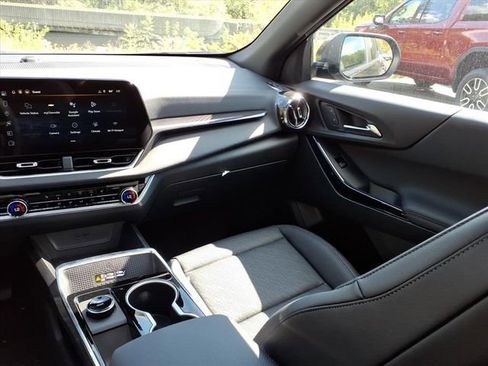 New 2026 Chevrolet Equinox LT w/ Convenience Package II image 25