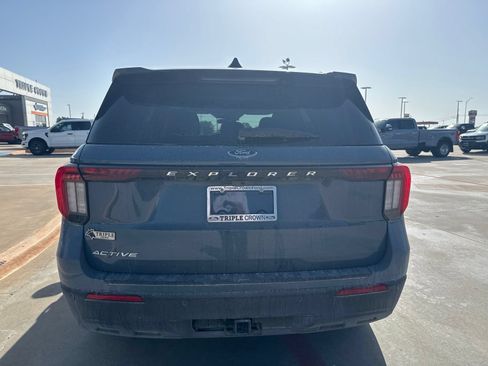 Used 2025 Ford Explorer Active RWD image 4