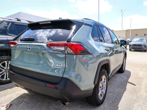 Used 2022 Toyota RAV4 XLE w/ Convenience Package AWD/4WD image 8