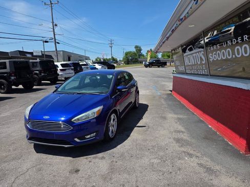 Used 2015 Ford Focus Titanium FWD image 3