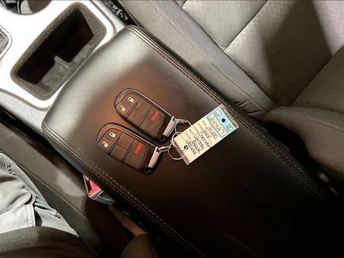Used 2020 Jeep Grand Cherokee Laredo AWD/4WD image 43