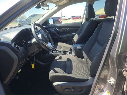 Used 2019 Nissan Rogue SV image 11
