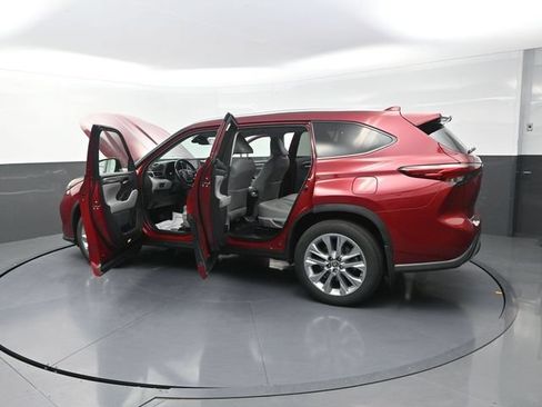 Used 2021 Toyota Highlander Limited AWD/4WD image 42