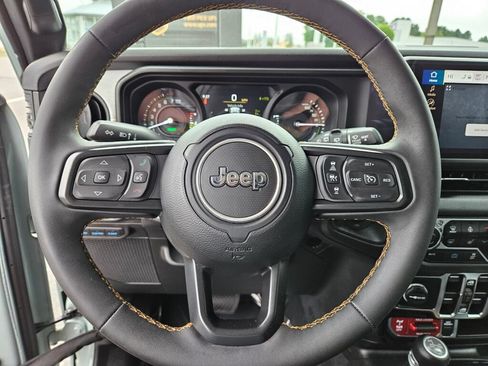 Used 2024 Jeep Wrangler Unlimited AWD/4WD image 22