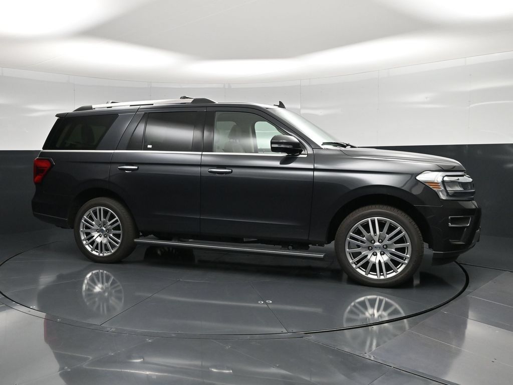 Used 2024 Ford Expedition Limited AWD/4WD image 5