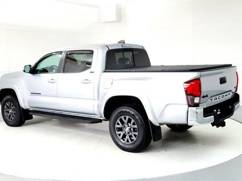 Certified 2022 Toyota Tacoma SR5 AWD/4WD image 4