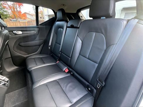 Used 2025 Volvo XC40 B5 Core w/ Protection Package Premier image 29