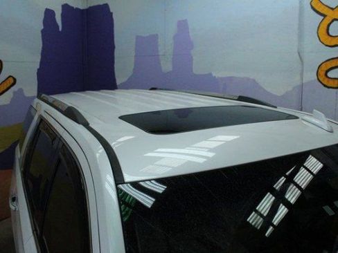 Used 2018 GMC Yukon Denali image 2