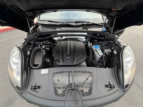 Used 2018 Porsche Macan image 34
