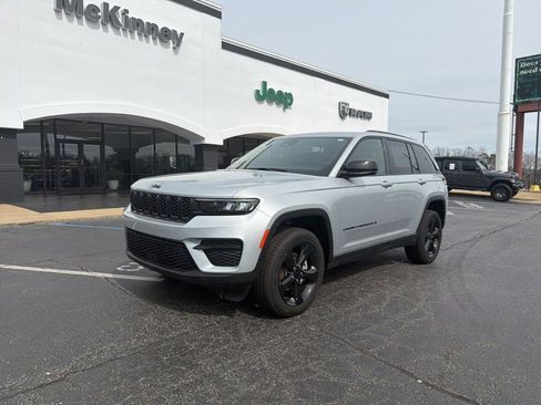 New 2025 Jeep Grand Cherokee Altitude image 1