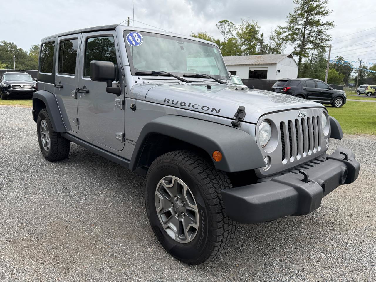 Used 2018 Jeep Wrangler Unlimited Rubicon w/ Connectivity Group AWD/4WD image 3
