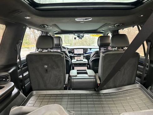 Used 2024 Jeep Grand Wagoneer Series III w/ Rear Seat Video Group 1 AWD/4WD image 14