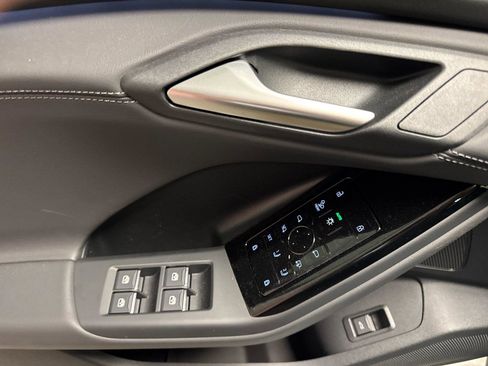 New 2025 Audi Q6 e-tron Premium Plus image 10