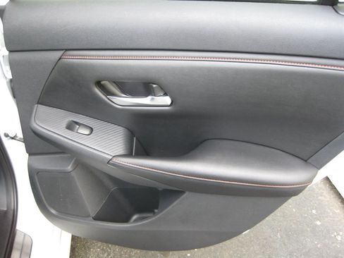 Used 2025 Nissan Sentra SR FWD image 34