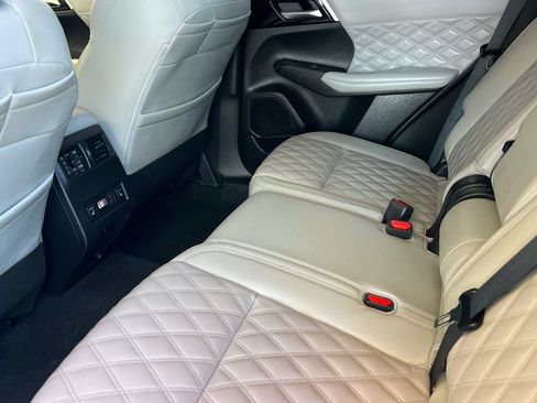 Used 2023 Mitsubishi Outlander SEL FWD image 14