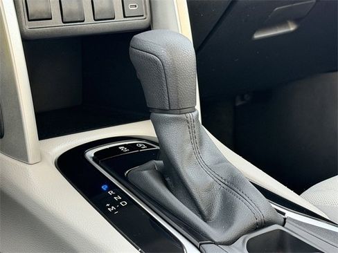 Used 2024 Toyota Corolla Cross L image 24