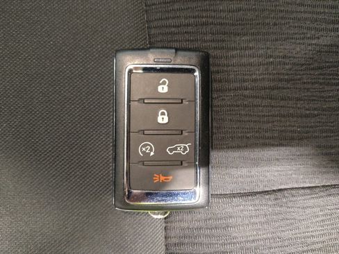 Used 2023 Jeep Grand Cherokee Laredo w/ Luxury Tech Group I AWD/4WD image 32