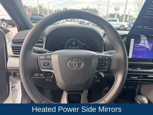 Used 2025 Toyota Camry SE image 15