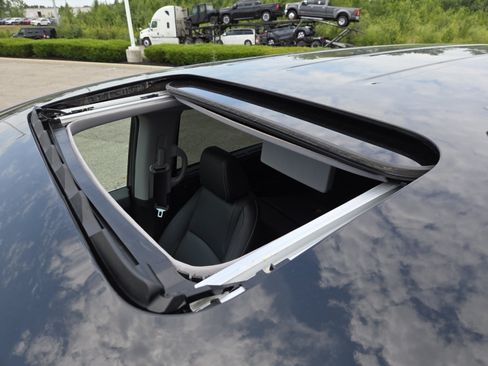 Used 2024 Honda Odyssey Touring image 4