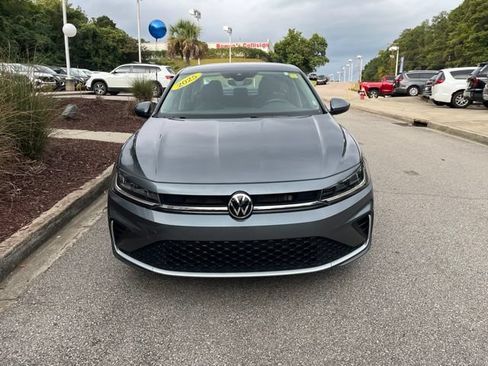 Used 2025 Volkswagen Jetta SE FWD image 35