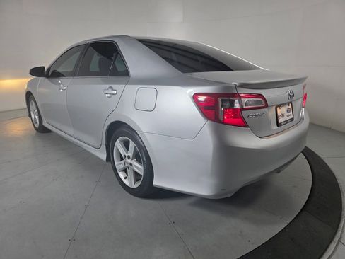 Used 2012 Toyota Camry SE FWD image 3
