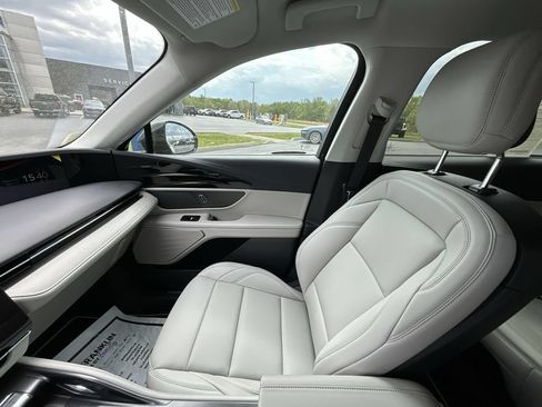 New 2026 Lincoln Nautilus Premier w/ Jet Appearance Package AWD/4WD image 13