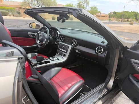 Used 2017 Mercedes-Benz SLC 300 image 25