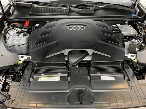 Used 2019 Audi Q8 Prestige w/ Luxury Package AWD/4WD image 29