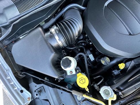 Used 2015 Chrysler Town & Country Limited image 31