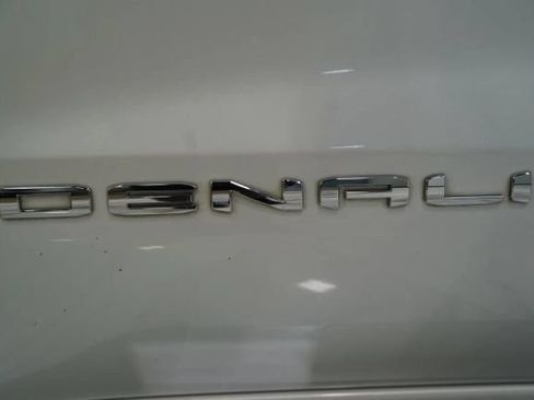Used 2021 GMC Sierra 1500 Denali w/ Driver Alert Package II AWD/4WD image 7