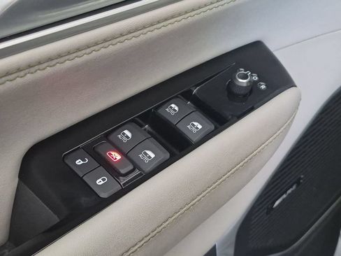 Certified 2024 Jeep Wagoneer Series II w/ Flexible Seating Group AWD/4WD image 15