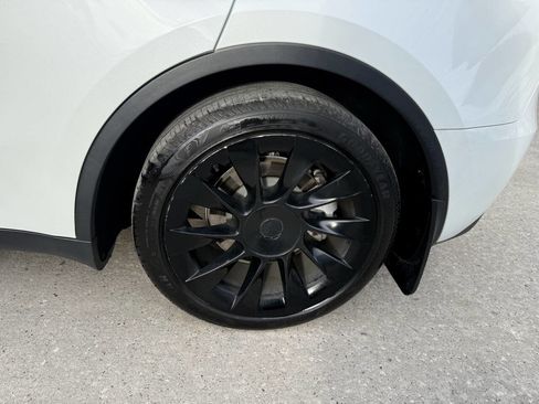 Used 2023 Tesla Model Y Long Range AWD/4WD image 41