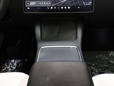 Used 2021 Tesla Model Y Long Range image 32